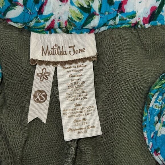 Matilda Jane Clothing MJC Time To Unwind Shorts Green Linen Embroidered sz XS - Picture 2 of 4